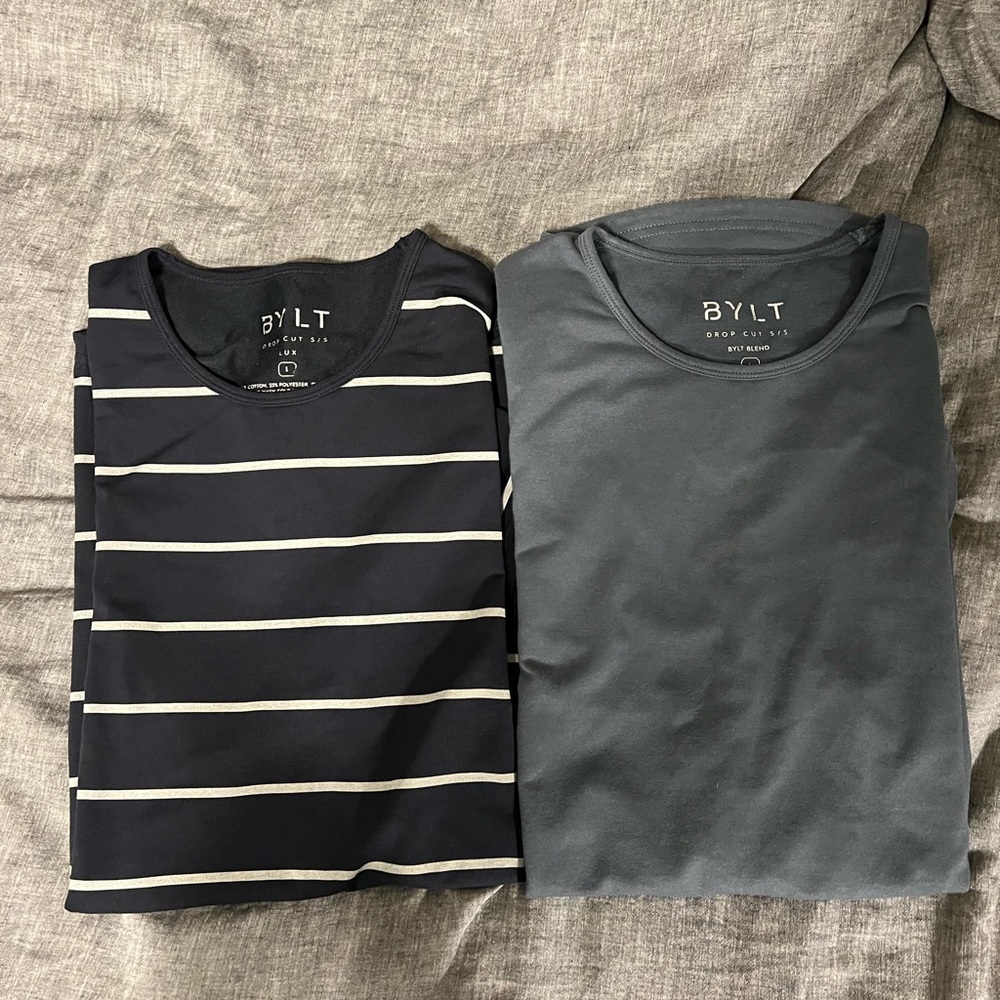 Pack of 2 built shirts, great condition, never wear!